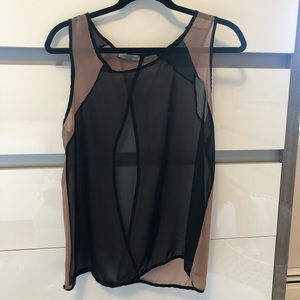 Issi tan and black top